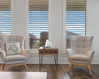 Tidewater 4 Bedroom Home by RedAwning - Crystal Beach - Living room