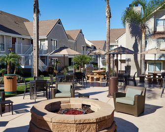 Residence Inn by Marriott Los Angeles Torrance/Redondo Beach - Torrance - Patio
