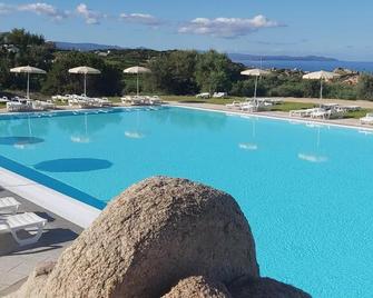 ريزيدنس بايا سانتا ريباراتا - Santa Teresa Gallura