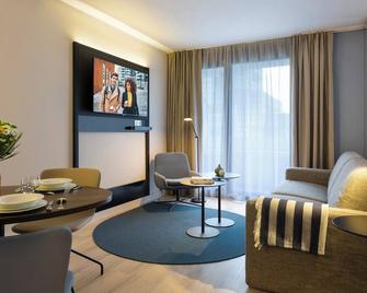 1 Bedroom Deluxe with Balcony In La Défense Paris - Courbevoie - Living room