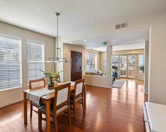 8a Peaceful Oasis - Huntington Beach - Dining room