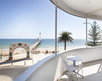 Nightcap at Esplanade Hotel - Brighton - Balcony