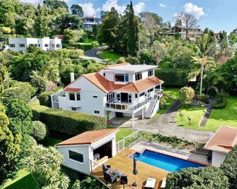 Cosy studio with AC and pool access - Whakatane