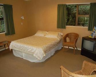 Wheatly Downs Farmstay and Backpackers - Hawera - Bedroom