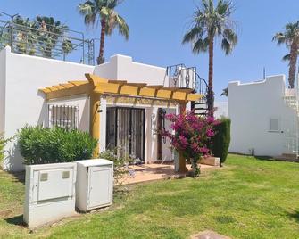 Cosy 2 bedroom in the green oasis with palm trees - San Juan De Los Terreros - Edifici