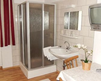 Hotel Garni Wilder Mann - Linz - Bathroom