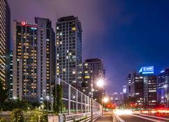 Ramada Hotel & Suites by Wyndham Seoul Namdaemun - Seoul - Building