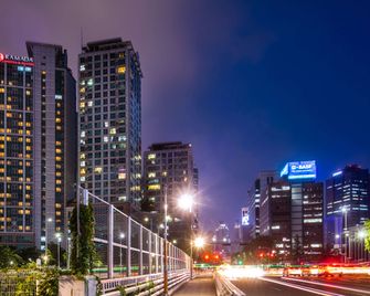 Ramada Hotel & Suites by Wyndham Seoul Namdaemun - Seoul - Outdoor view