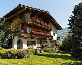 Apartments with sauna in top location for your summer holiday in the Zillertal Ski od - Fügen - Gebäude
