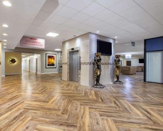 Ramada by Wyndham Tampa Westshore Airport South - Tampa - Hành lang