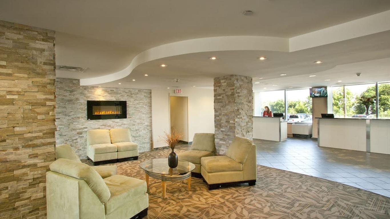 أوكس هوتل أوفرلوكينج ذا فولز