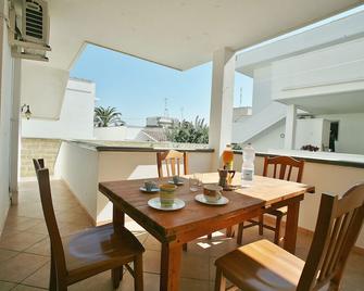 Holiday Home Near The Sea In Torre San Giovanni Marina Of Ugento - Ugento - Restaurant