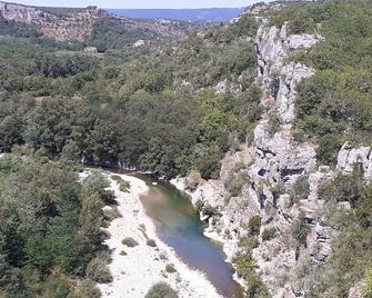 Les Eaux Claires Gite \'La Fontaine\' - Saint-Paul-le-Jeune - Будівля