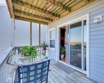 Walk to Beach: Duplex in North Topsail Beach! - North Topsail Beach - Balcony