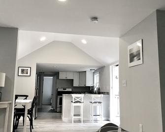 3 BR 1.5 Bath Newly Renovated House on the bike trail and close to beaches - Harwich - Kuchnia