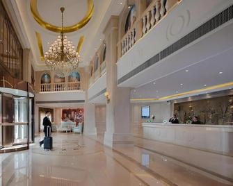 Vienna Hotel Guizhou Liupanshui Shuicheng Ancient Town - Liupanshui - Front desk