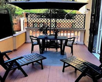 Casa vacanza Teresita 300mt Mare - Imperia - Balkon