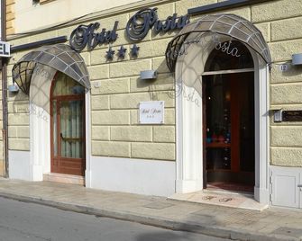 Hotel Posta - Cecina - Building