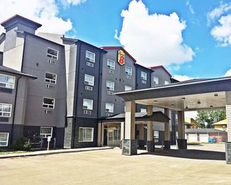 Super 8 by Wyndham Regina - Regina - Edifício