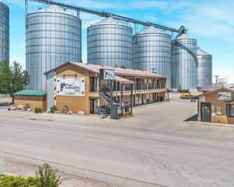 Hansen Inn & Cabins, Room, Double Queen, Ground Floor, Dog Friendly, No Smoking - Wall - Building