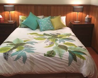 Kentia Palms Holiday Accommodation - Adelaide - Bedroom