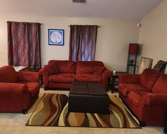 Peaceful Family Retreat in Villa Rica 2BR/2BA with Comfort and Charm! - Villa Rica - Wohnzimmer