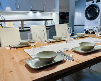 Corvin Point Rooms And Apartments - בודפשט - חדר אוכל