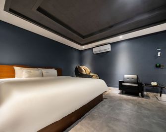Mokpo New Ever Green Hotel - Mokpo - Bedroom