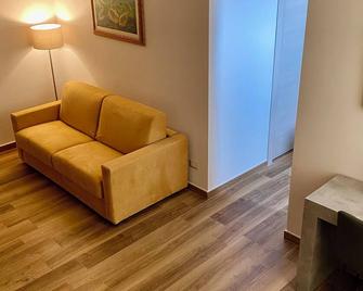 Cavour Luxury Rooms Catanzaro - Catanzaro - Living room