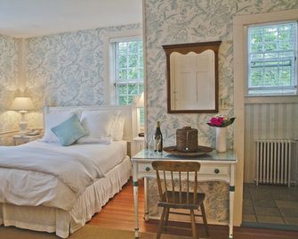 Ships Inn - Nantucket - Bedroom