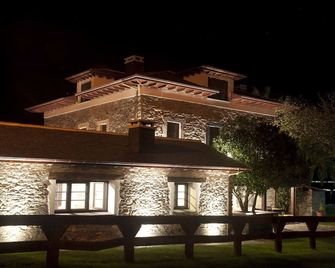 Casa Pacho Apartamentos Rurales - Luarca - Gebäude