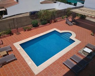 Kerkus Hostel - Montecorto - Piscina