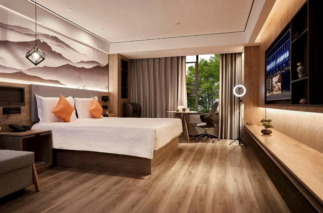 Wenzhou All-Day Hotel Is Located in The thumbnail 2
