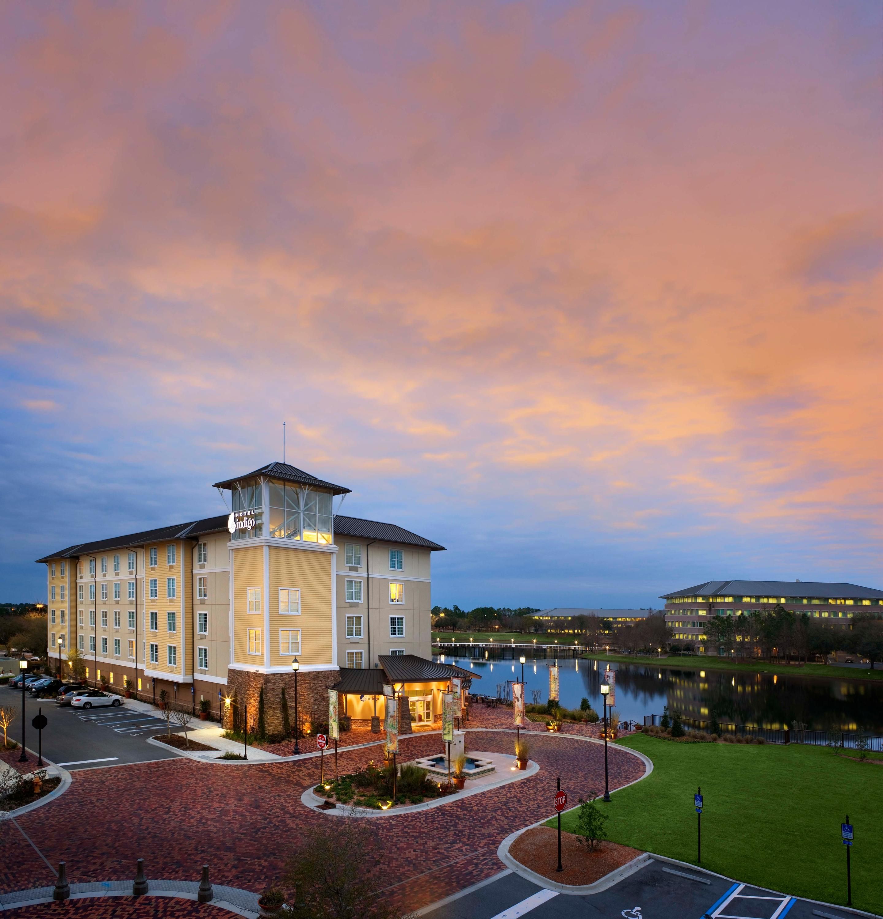 Hotel Indigo Jacksonville-Deerwood Park By IHG - ג'קסונוויל - בניין