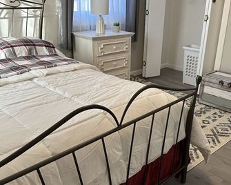 Newly Renovated 2 Bed 2 Bath Home - Lincoln - Bedroom