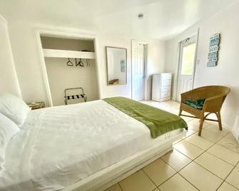 The Rainbow Inn - Alice Town - Bedroom