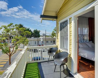 Long Beach Vacation Rental Near Downtown and Beaches - Long Beach - Balcony