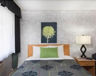 Ramada Limited Fort Nelson - Fort Nelson - Bedroom