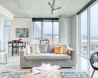 Newly Finished Nob Hill Condo w/ Great Walkability and Central Location - Portland - Living room