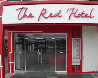 The Red Hotel - Jenjarom - Building