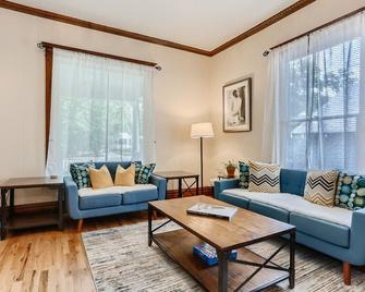 113 4th Ave - Longmont - Living room