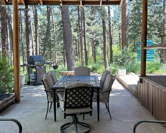 Cozy Cabin on the Creek - Colorado City - Patio