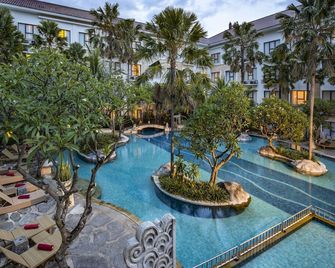 ترنتوم كوتا - كوتا - حوض السباحة