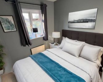 Luxury 3 Bed House Near Ashford International - Ashford - Bedroom