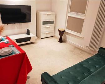 Fully-equipped flat in the city of London - London - Living room