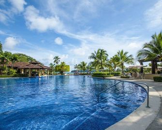 Del Mar 4G 3 bdr Garden View in Los Suenos - Herradura - Piscina