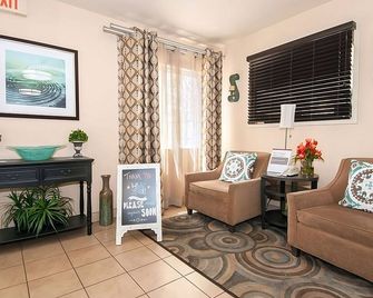 Look No More! Kitchenette, Pets Allowed, Pets Allowed, Minutes to Ponderosa Park - גארדן גרוב - סלון