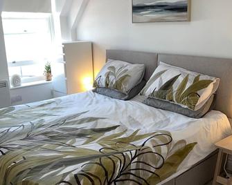 Apartment - Centre of Swanage Stunning Sea views - Swanage - Bedroom