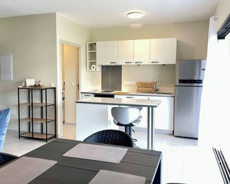 Kavai City - brand new 2 bedr 2bth AC - Wi-Fi - parking - Papeete - Kitchen