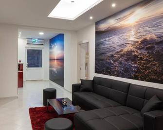 Hostel Free Bird - Dubrovnik - Living room